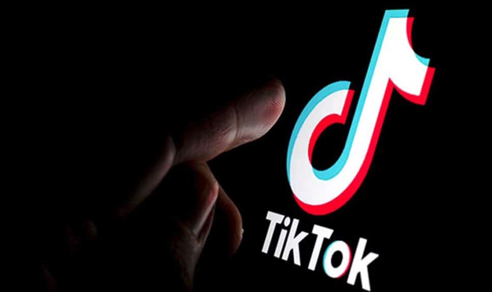 Aplicativo de vídeos No escuro acessando o TikTok (Foto: Reprodução/ Internet)