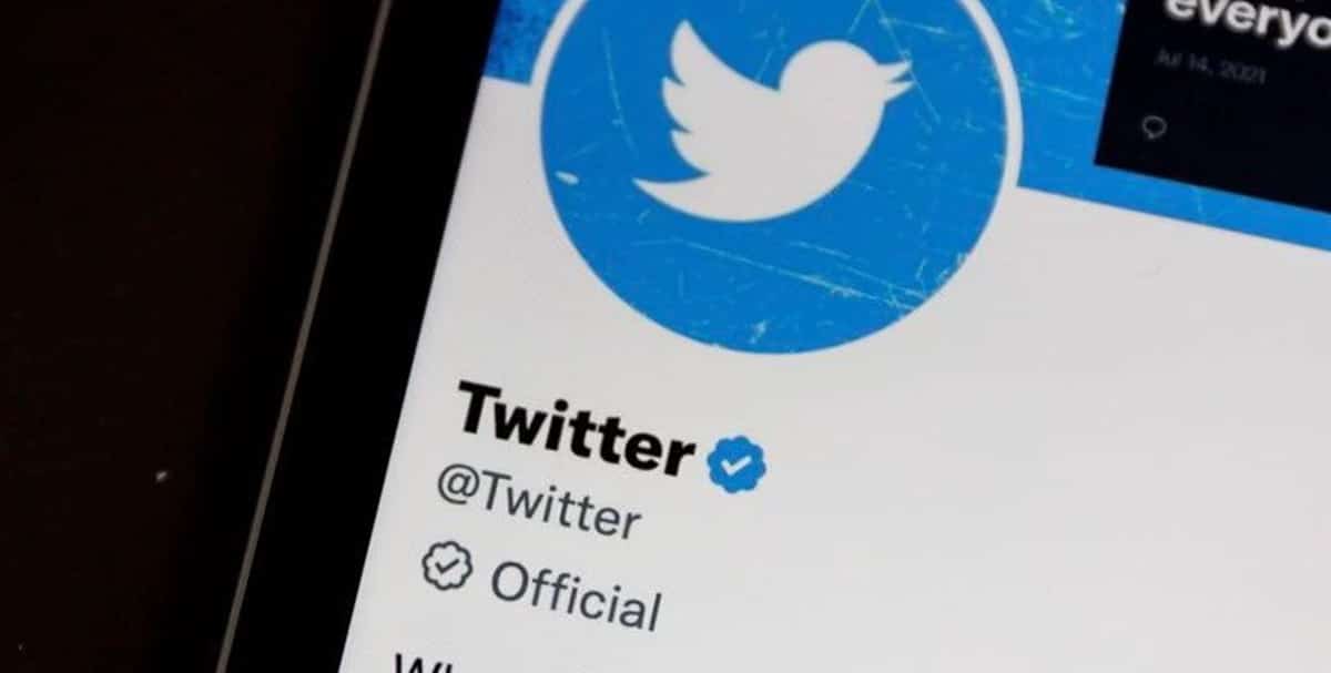 O selo azul de conta verificada no Twitter 