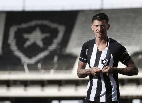 O famoso jogador de futebol fez a alegria dos torcedores do Botafogo (Foto: Reprodução)