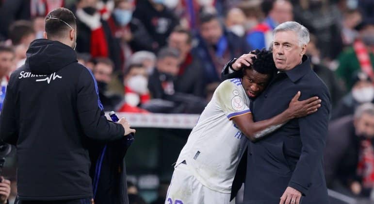 O técnico do Real Madrid falou, em entrevista, sobre o caso de racismo que o famoso jogador de futebol sofreu em campo (Foto: Reprodução)