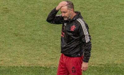 O técnico do Flamengo, Vítor Pereira, em campo (Foto: Reprodução/ Maga Jr/ Agencia Enquadrar/ Agencia O Globo)