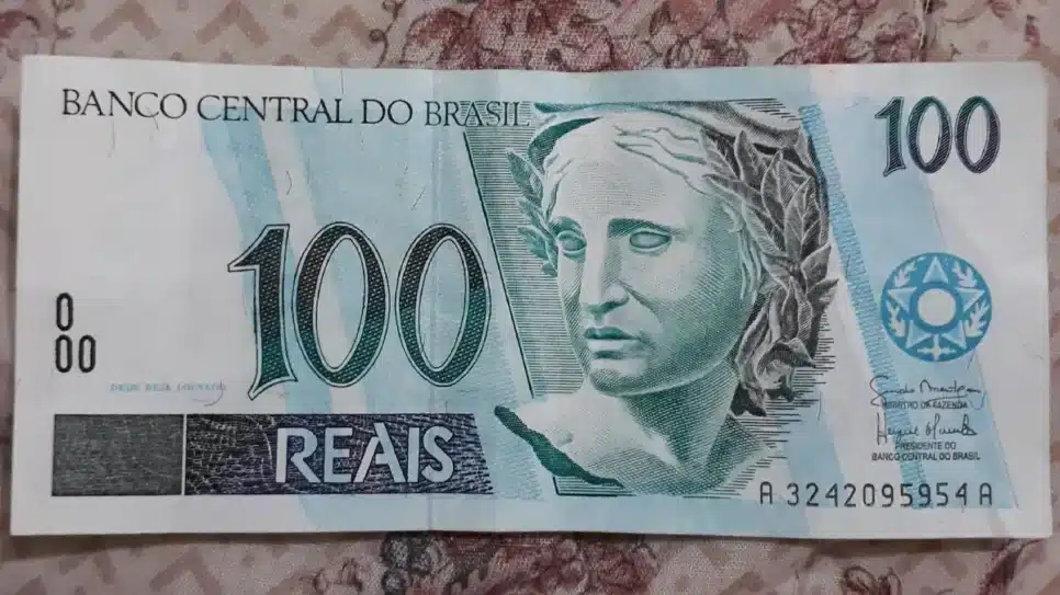 Nota rara de 100 reais pode valer até 4,5 mil (Imagem: Reprodução)