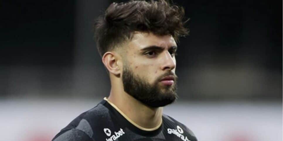 O famoso jogador de futebol Yuri Alberto