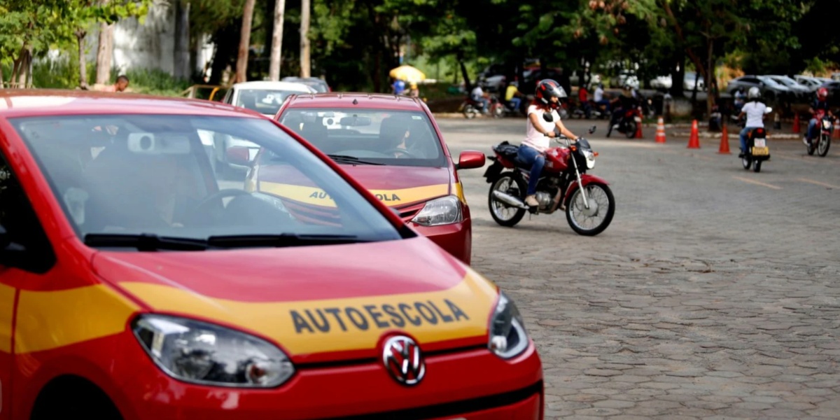 Projeto de Lei prevê retirada de CNH sem aulas da auto escola (Imagem Reprodução Internet)