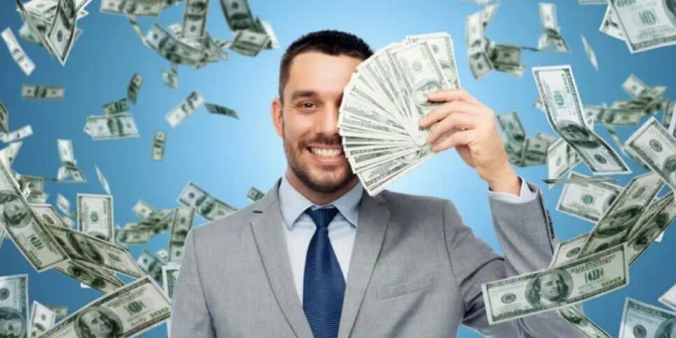 É possível ficar milionário ganhando menos de cinco mil (Imagem Reprodução Internet)
