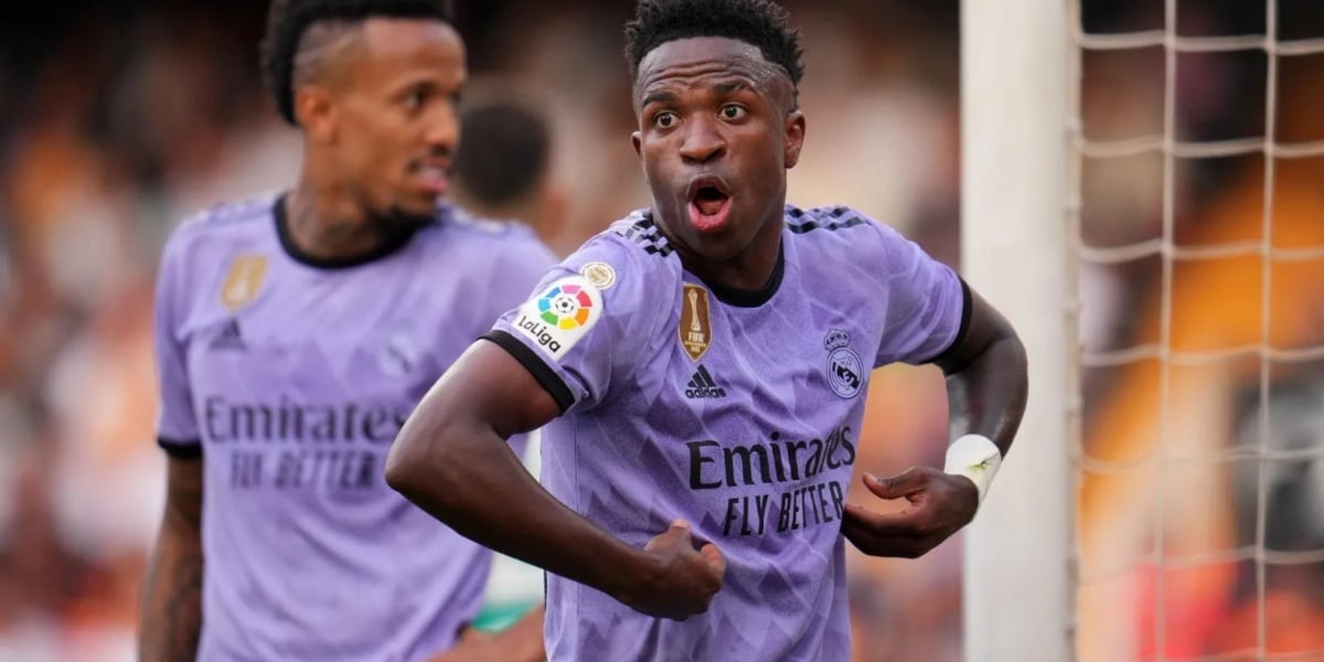 Vítima de racismo em jogo com Real Madrid, o famoso jogador de futebol ficará fora da disputa desta quarta (Foto: Reprodução)