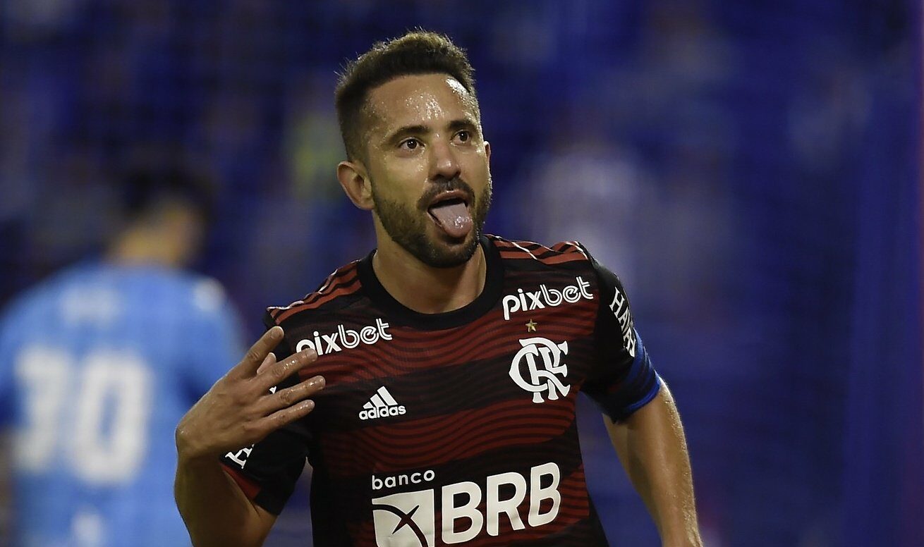 O famoso jogador de futebol pode deixar o time carioca nos próximos meses (Foto: Reprodução)