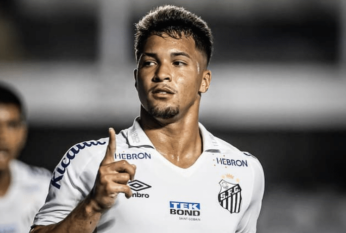 O famoso jogador de futebol, Marcos Leonardo permanecerá no Santos (Foto: Reprodução)