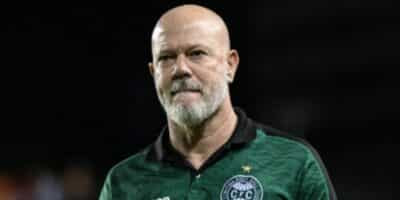 Imagem do post “Não joga mais”: Diretoria do Coritiba decide e Zago é avisado sobre rescisão no Coxa