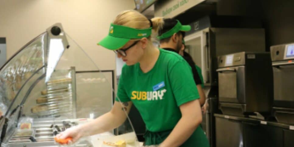 Subway pode ter iniciado processo de falência fechamento de mais de 500 lojas aponta crise