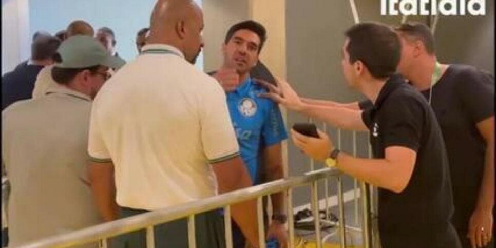Cenas intensas! Abel Ferreira se envolve em polêmica ao tomar celular de jornalista durante discussão