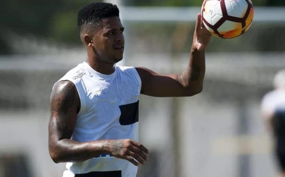 Diogo Vitor nos treinamentos no Asa de Arapiraca 