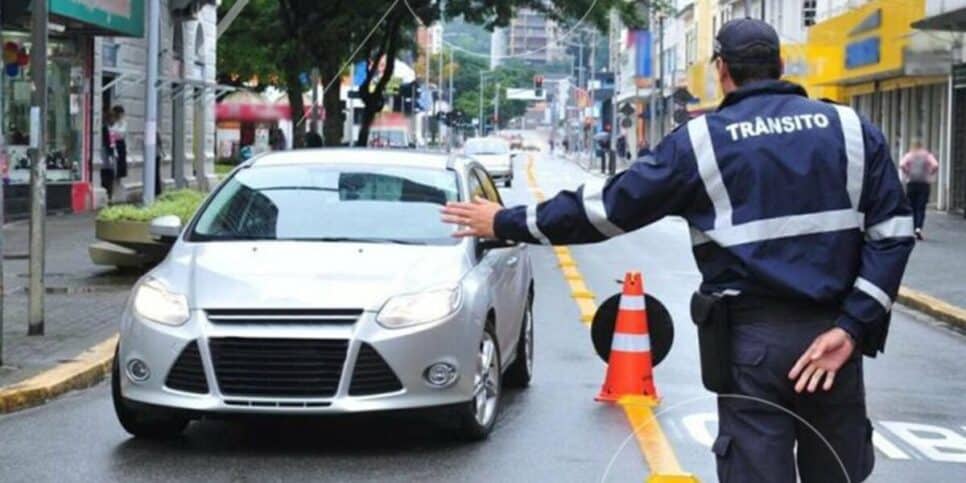 Motoristas precisam ficar atentos com as multas (Foto: Reprodução/Internet)
