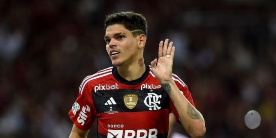 Ayrton Lucas atua pelo Flamengo