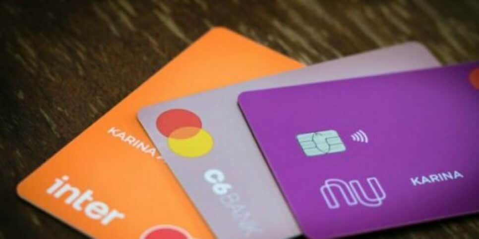 Banco surpreende todos com demissão em massa, abalando a confiança de clientes e funcionários