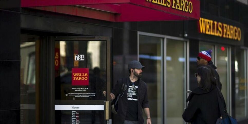 Acionistas acusam banco de enganar investidores após escândalo de contas falsas