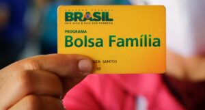 Caixa anunciou suspensão temporária do Bolsa Família (Foto: Reprodução/Internet)