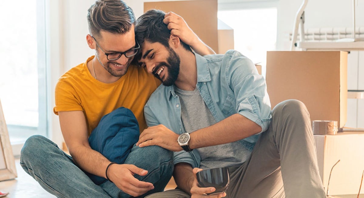 Relacionamento afetivo entre dois homens (Foto: Reprodução/ Internet)