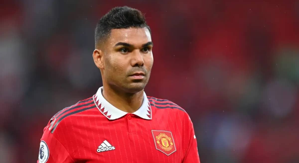 Casemiro, do Manchester United, estaria influenciando em negociação que vai beneficiar o Santos (Foto: Reprodução/ Divulgação/ Manchester)