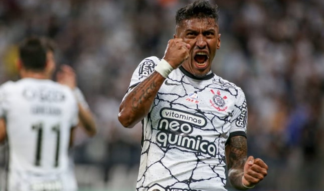 Paulinho comemorando gol pelo Corinthians (Foto: Reprodução/ Divulgação/ Ag. Corinthians)