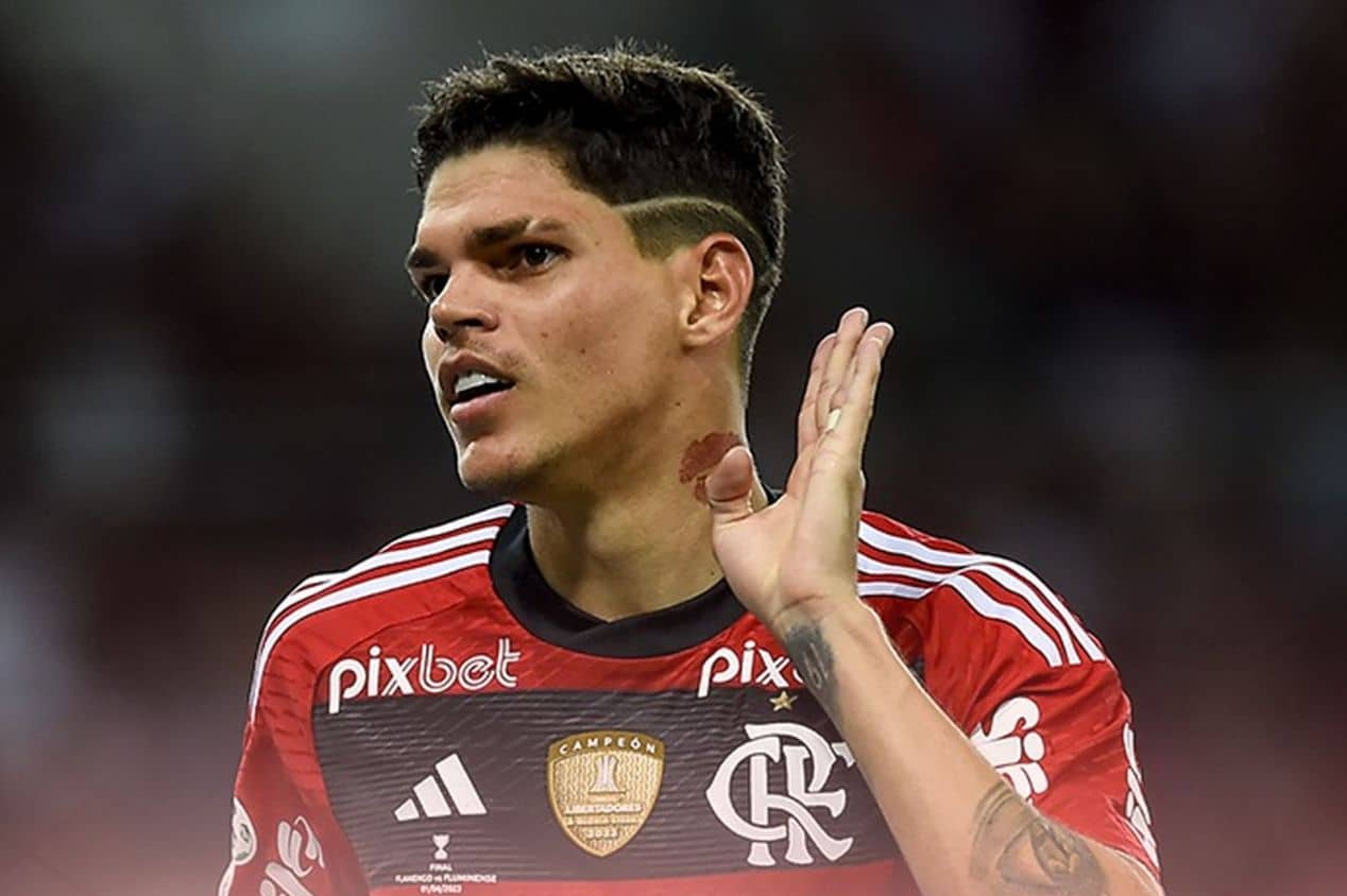 "120 milhões": Flamengo bate o martelo sobre futuro de Ayrton Lucas