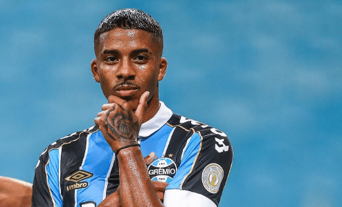 Ex-Grêmio, Jean Pyerre pode deixar a aposentadoria para trás (Foto: Reprodução)