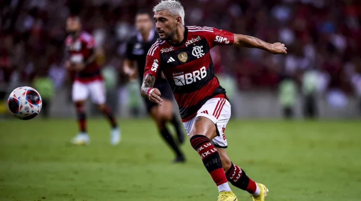 Arrascaeta nos gramados pelo Flamengo (Foto: Reprodução/ Marcelo Cortes)