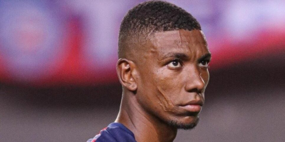 "Último jogo dele": Expulsão de Rezende e Kanu é explicada e torcida do Bahia se revolta (Reprodução/Internet)