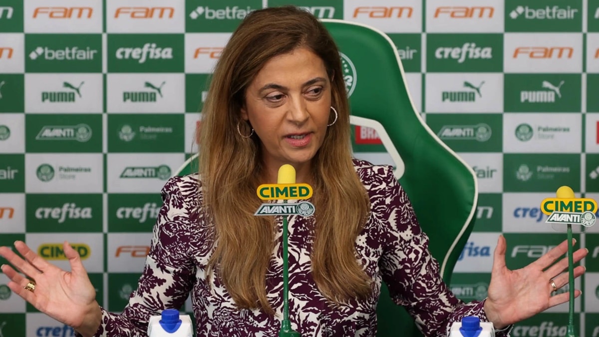 A presidente do Palmeiras, Leila Pereira, em coletiva (Foto: Reprodução/ SE Palmeiras)