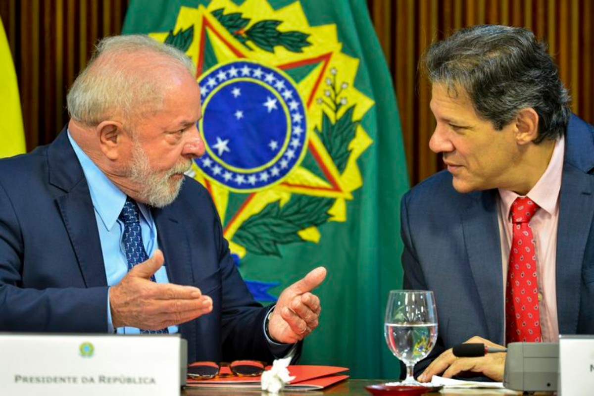 O presidente Luiz Inácio Lula da Silva e o ministro da Fazenda, Fernando Haddad, durante reunião ministerial, no Palácio do Planalto