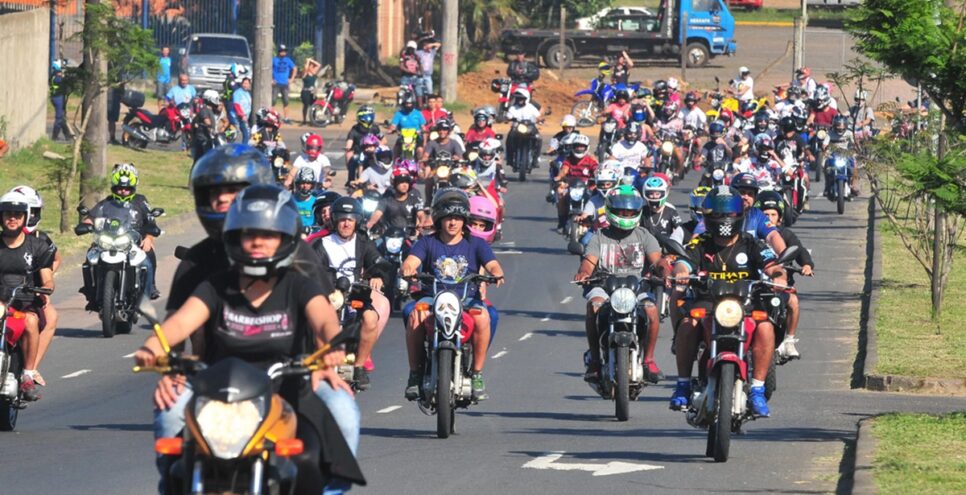 Condutores honda Motos aos montes e motociclistas na cidade de SP (Foto: Reprodução/ Internet)