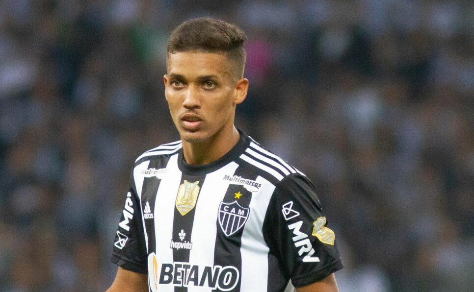 Pedrinho seguirá no Atlético-MG