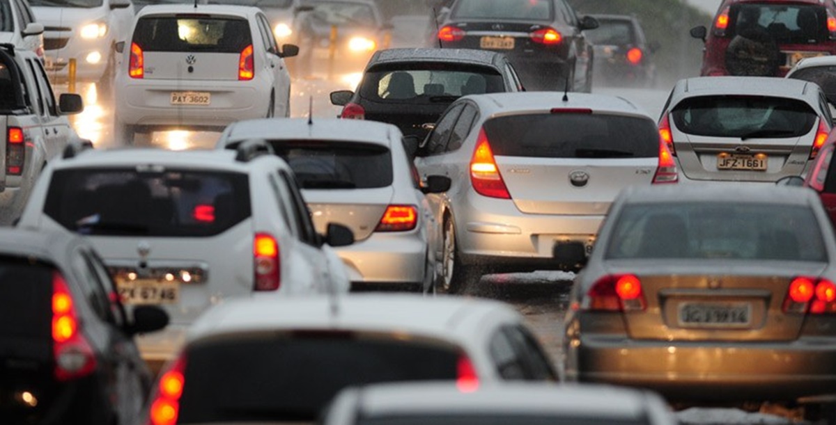 Governo Lula coloca em ação plano para derrubar impostos de carros populares (Foto: Reprodução)