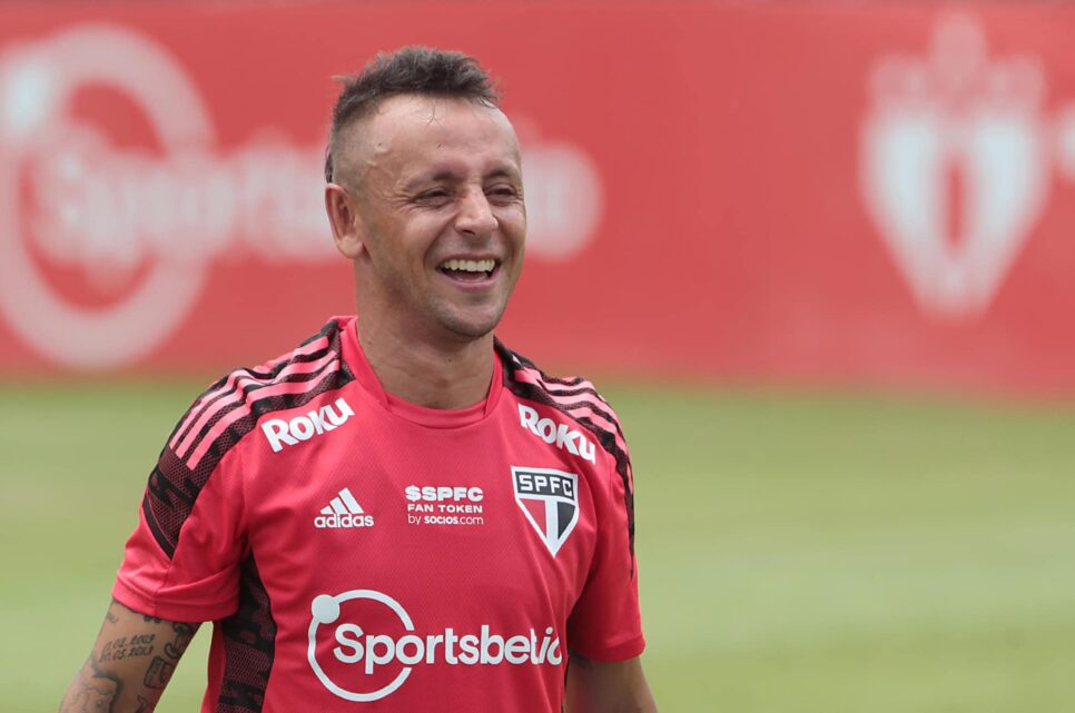 Rafinha expôs pedido feito por James Rodríguez antes de jogo (Foto: Reprodução)