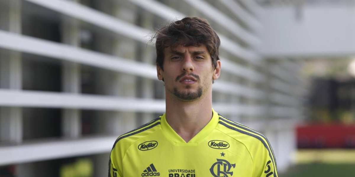 R$ 650 mil por mês: Situação de Rodrigo Caio no Flamengo ‘amarga’ e jogador pode aparecer em rival da série A (Reprodução/Internet)