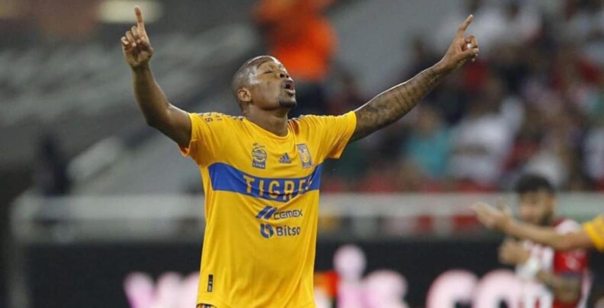 Samir Caetano joga atualmente pelo Tigres e poderá ser trocado por Vidal (Foto: Reprodução/ Instagram)