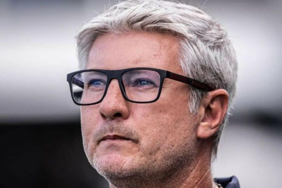 O técnico Odair Hellmann