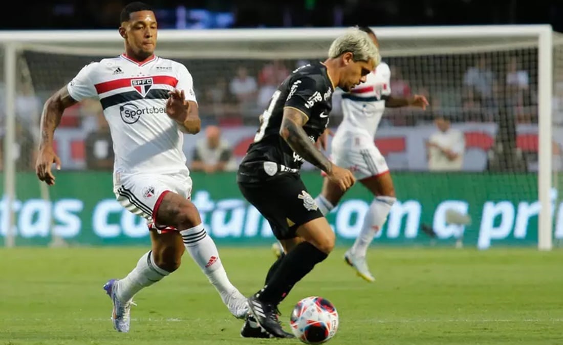 São Paulo e Corinthians em campo; Roger Guedes marcou (Foto: Reprodução/ Luis Moura/ Gazeta Press)