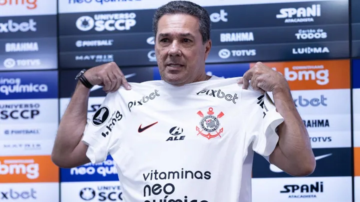 Vanderlei Luxemburgo quando foi anunciado novo técnico do Corinthians (Foto: Reprodução/ Ettore Chiereguini/ Agif/ Gazeta Press)