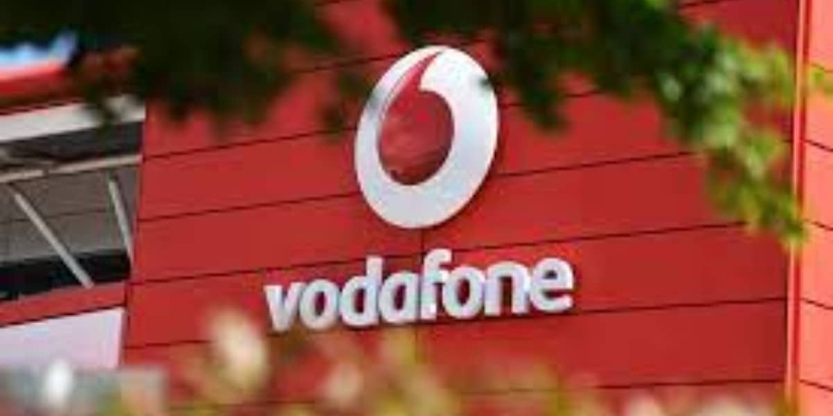 Presidente-executiva da Vodafone implementa maior corte de empregos na história do grupo