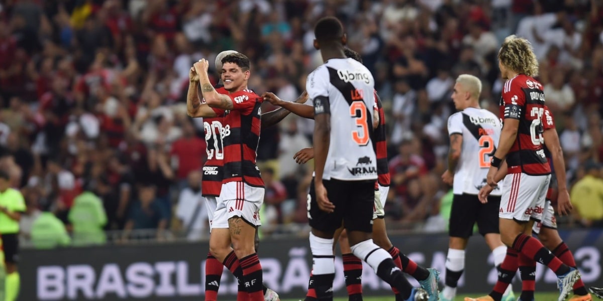 Flamengo goleira Vasco em partida do Brasileirão (Imagem Reprodução Internet)