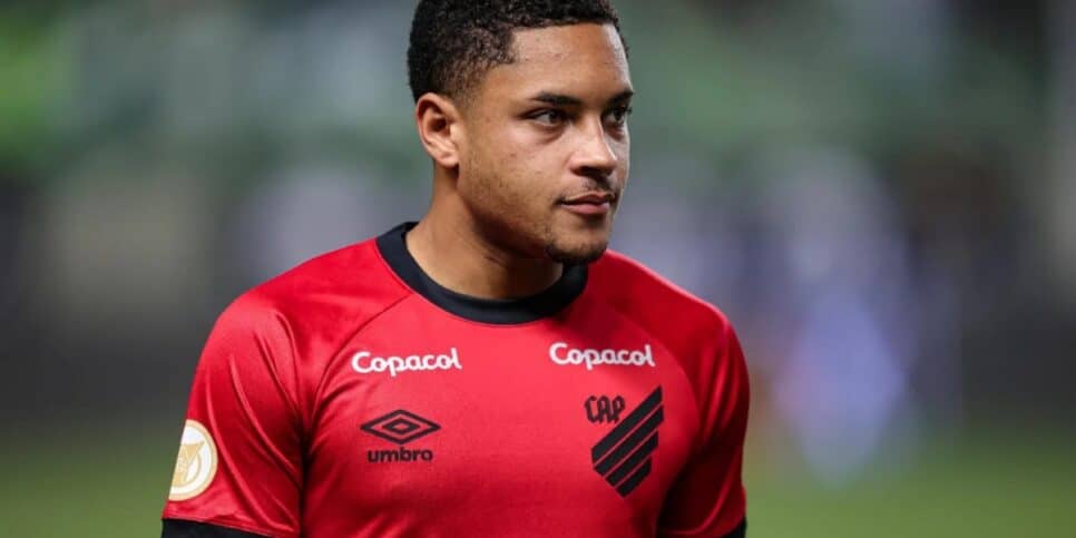 Vitor Roque sofre lesão e pode ficar afastado por meses (Imagem Reprodução Internet)