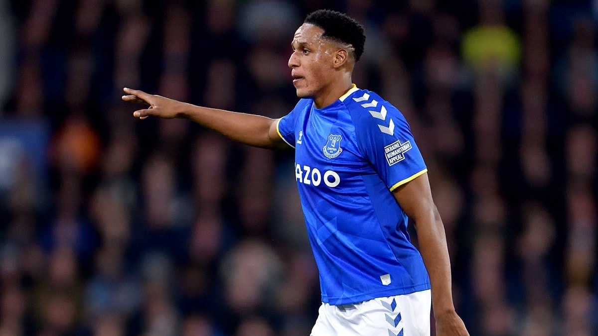 Torcida do Palmeiras pede a Leila a contratação de Yerry Mina (Foto: Reprodução/ Clive Mason/ Getty Images)