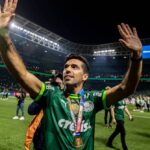 O técnico do Palmeiras sendo ovacionado pela torcida Abel Ferreira (Foto: Reprodução/ Cesar Greco/ SE Palmeiras)