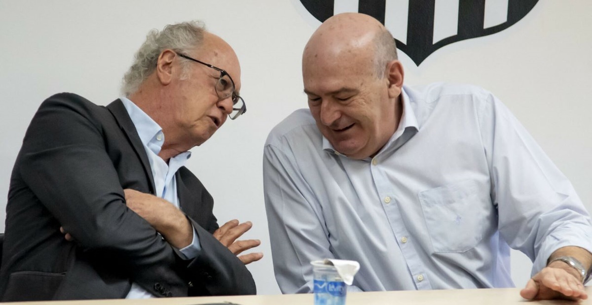 Paulo Roberto Falcão e Andrés Rueda nos bastidores do Peixe (Foto: Reprodução/ Divulgação/ Santos FC)