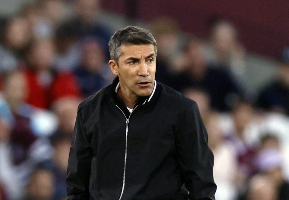 Bruno Lage treina o time do Botafogo (Foto: Andrew Couldridge/Reuters)