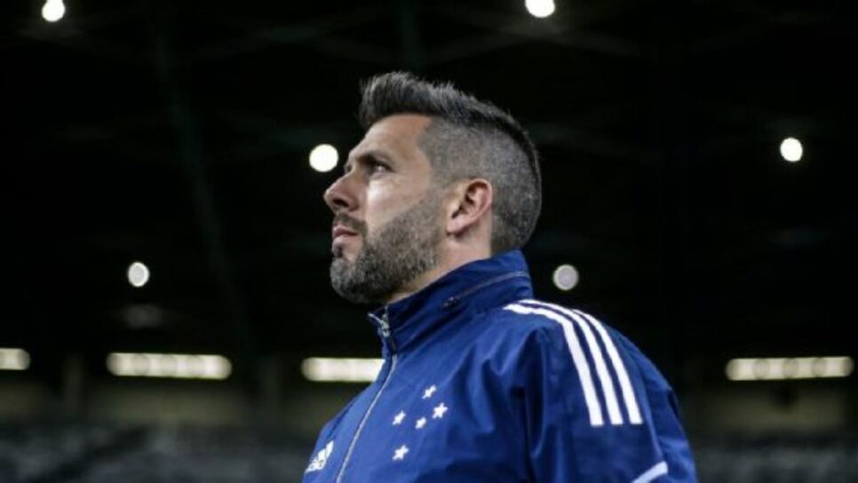 Pezzolano comanda o Cruzeiro