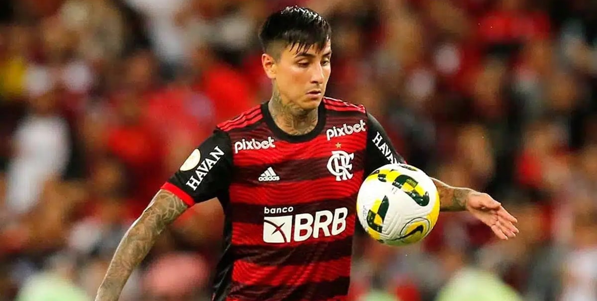 O volantte chileno de 29 anos é um 'queridinho' de Jorge Sampaoli (Foto: Reprodução/ CRF/ Instagram)