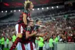 David Luiz, Pedro e Thiago Maia em comemoração de gol do Flamengo (Foto: Marcelo Cortes)