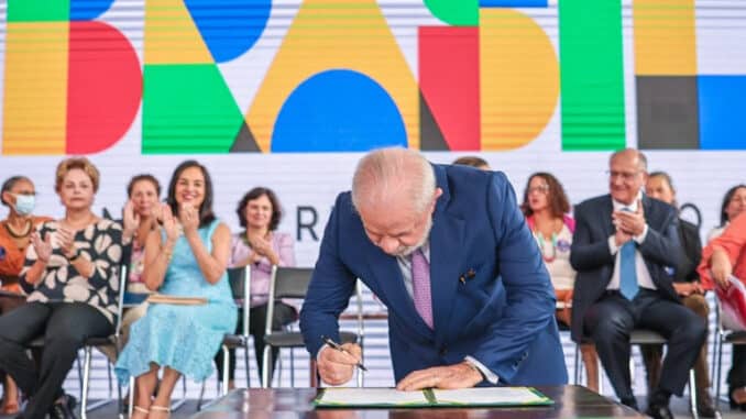 Novo benefício visa garantir o acesso gratuito a absorventes higiênicos